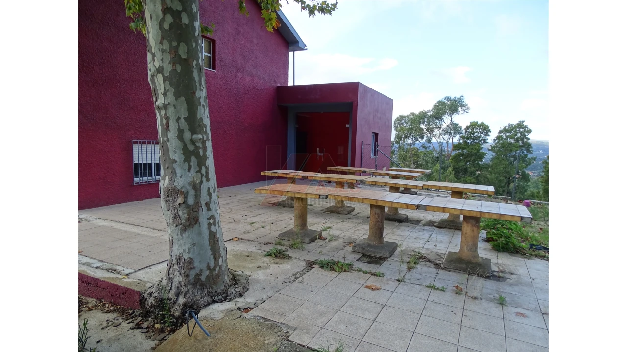 Prédio para Venda em São Gens Foto 9