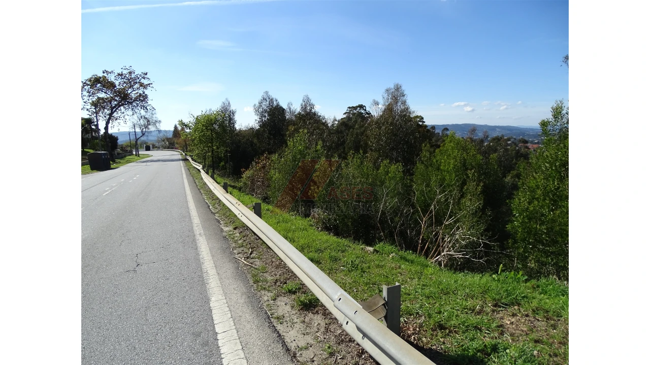 Terreno para Venda em São Gens Foto 1