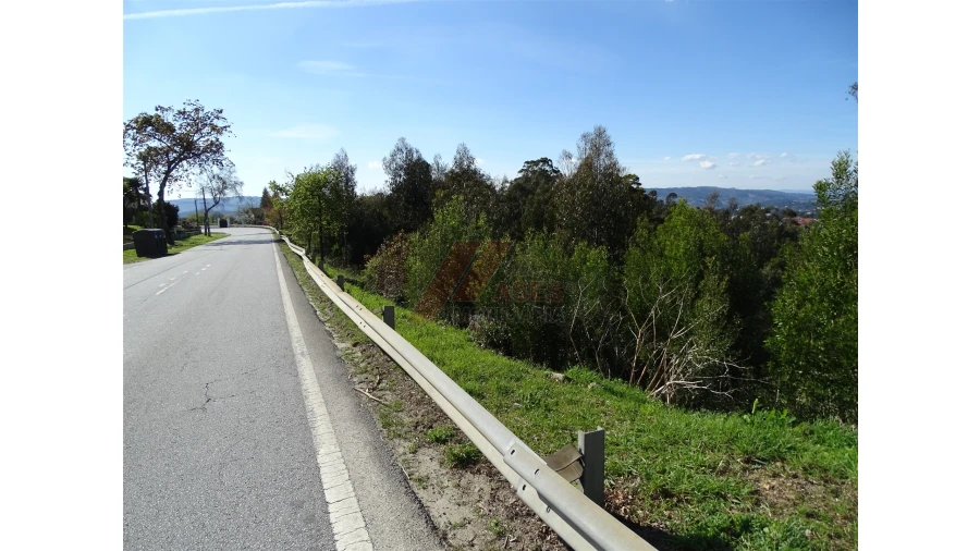Terreno para Venda em São Gens Foto 1