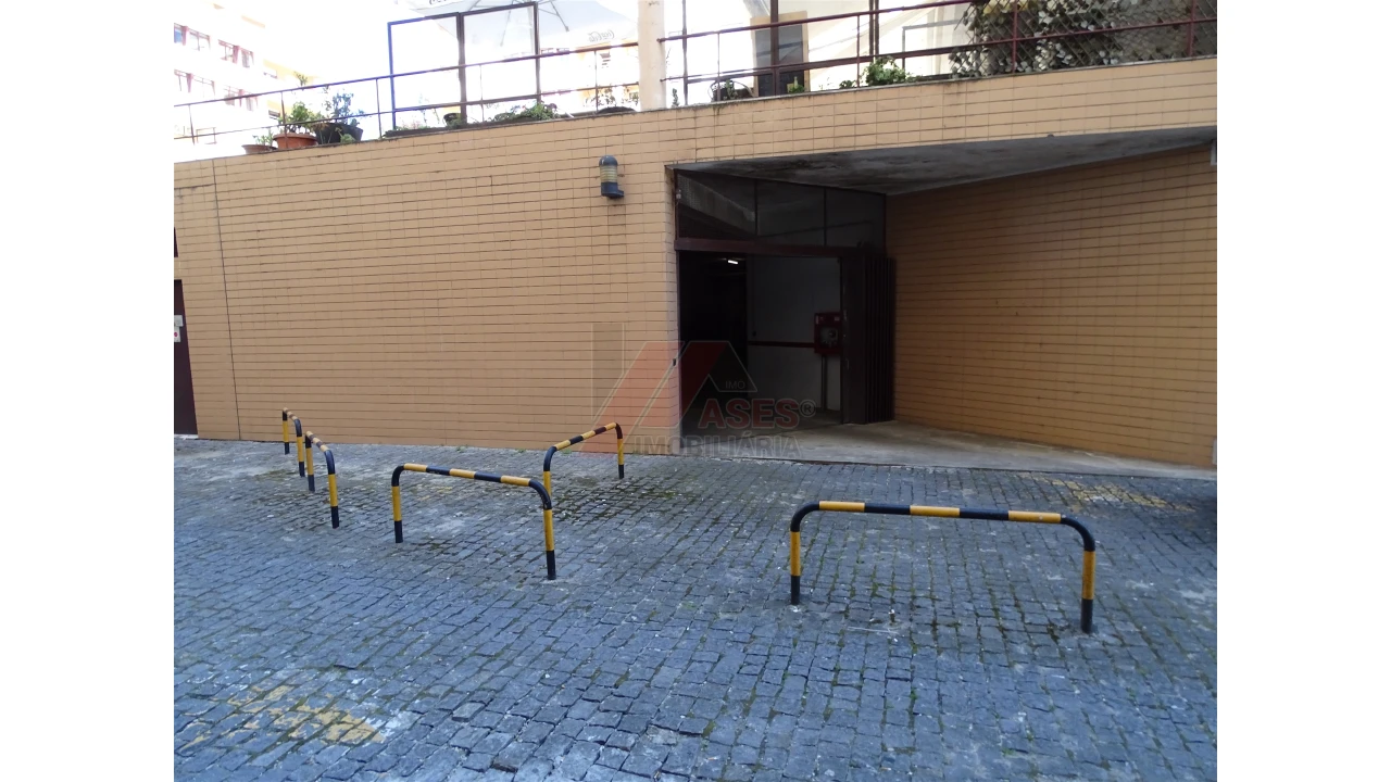 Garagem para Venda em Costa Foto 1