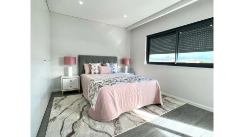 Apartamento T3 para Venda em Quelfes