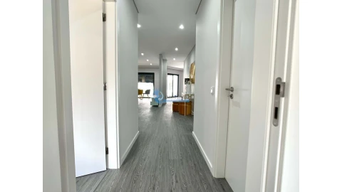 Apartamento T3 para Venda em Quelfes