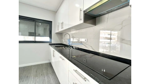 Apartamento T3 para Venda em Quelfes