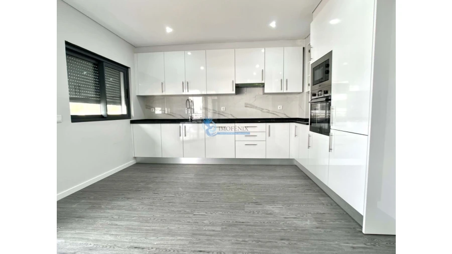Apartamento T3 para Venda em Quelfes Foto 11