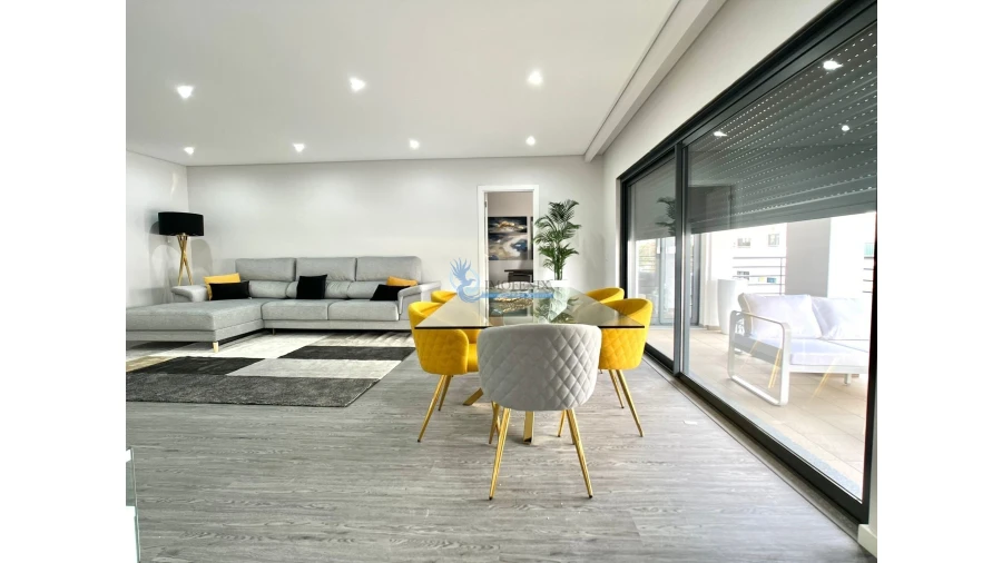 Apartamento T3 para Venda em Quelfes Foto 3