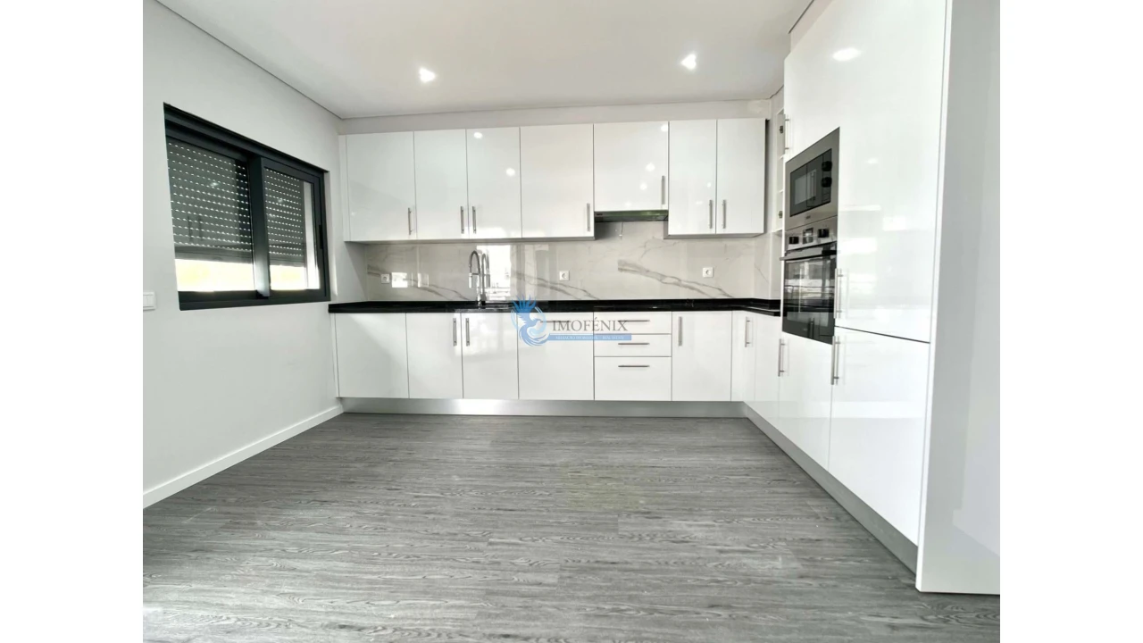 Apartamento T3 para Venda em Quelfes Foto 11