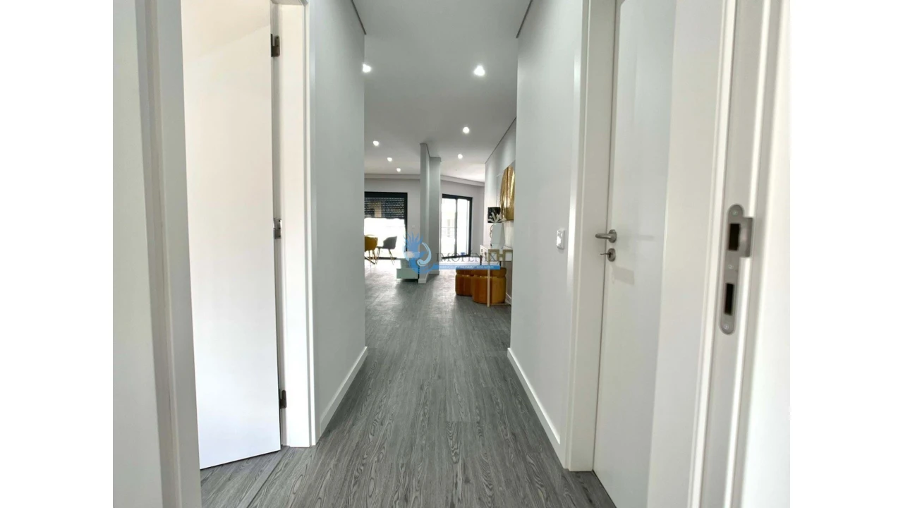 Apartamento T3 para Venda em Quelfes Foto 6