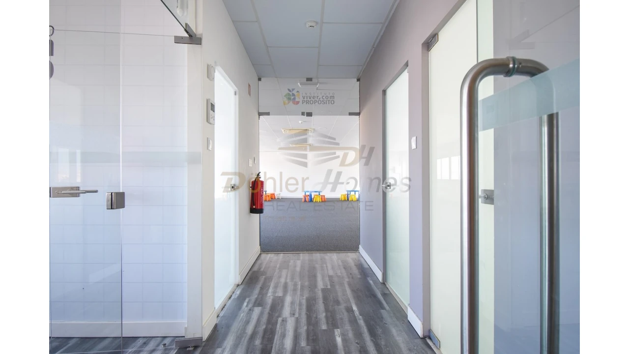 Prédio para Venda em Cacém e São Marcos Foto 34