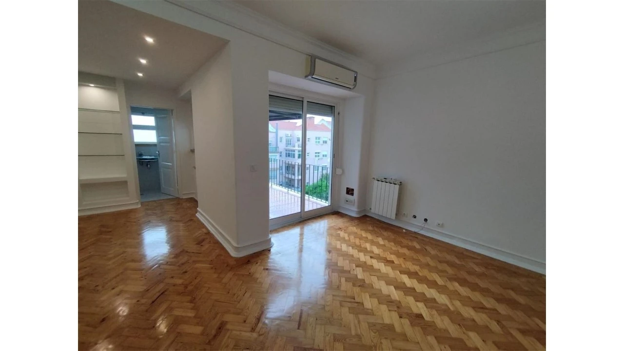 Apartamento T3 para Venda em Alvalade Foto 1