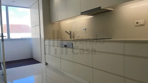 Apartamento T3 para Venda em Póvoa de Varzim, Beiriz e Argivai