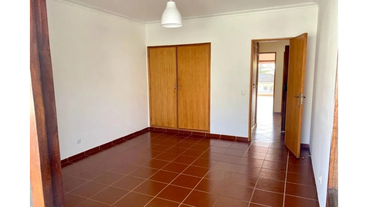 Apartamento para Venda em Carcavelos e Parede Foto 3