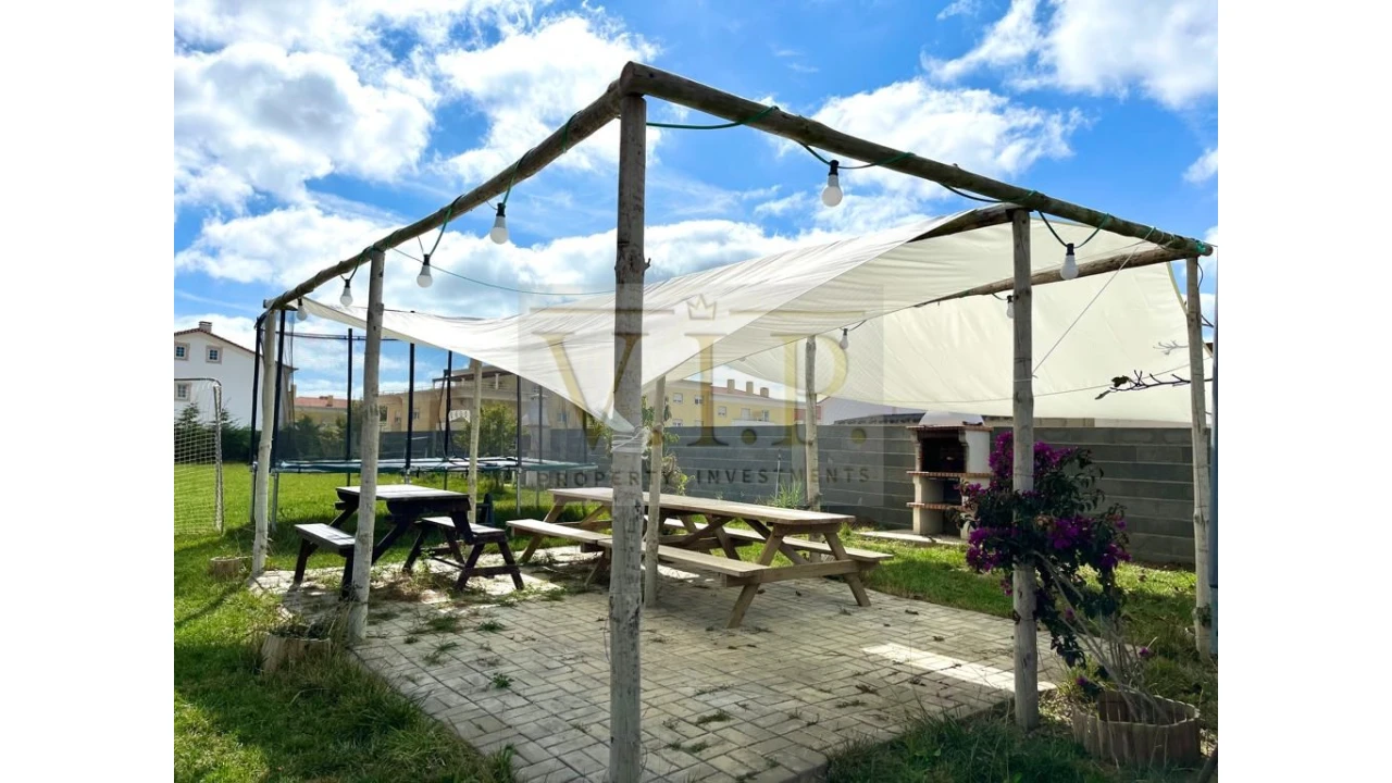 Moradia T11 para Venda em Atouguia da Baleia Foto 11