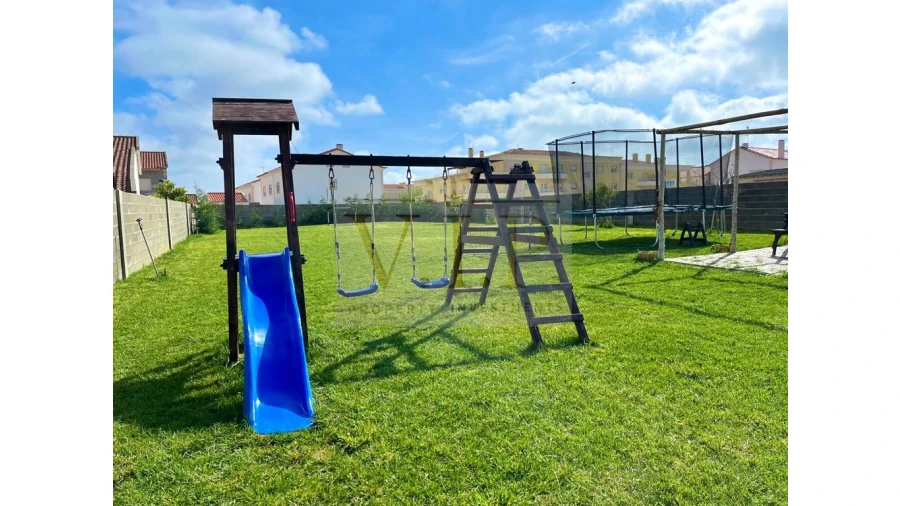 Moradia T11 para Venda em Atouguia da Baleia Foto 18