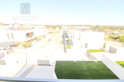 Moradia T4 para Venda em Corroios