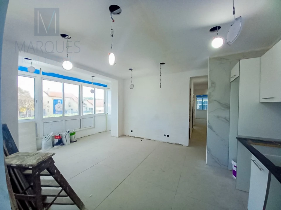 Apartamento T4 para Venda em Laranjeiro e Feijó Foto 2