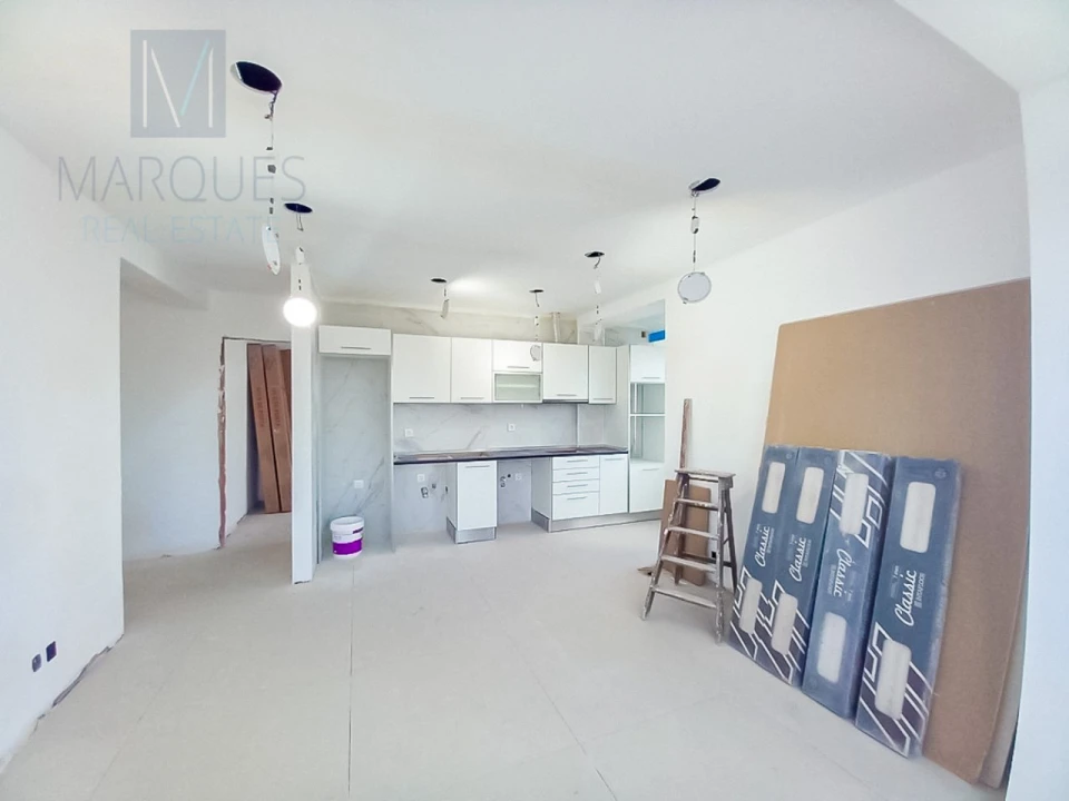 Apartamento T4 para Venda em Laranjeiro e Feijó Foto 3