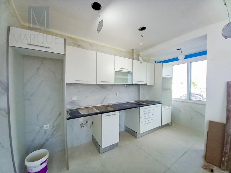 Apartamento T4 para Venda em Laranjeiro e Feijó Foto 4