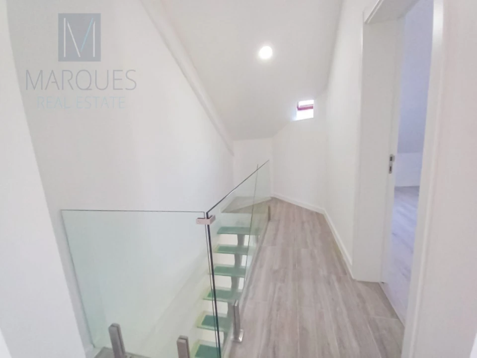 Apartamento T3 para Venda em Costa da Caparica Foto 16