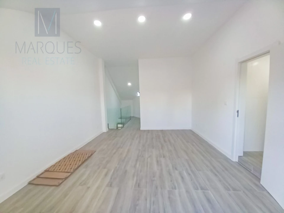 Apartamento T3 para Venda em Costa da Caparica Foto 21