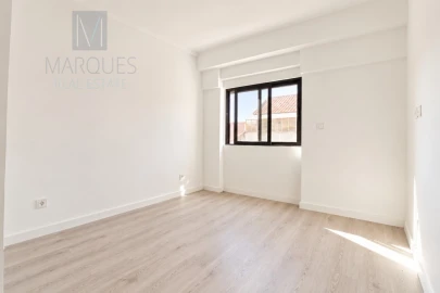 Apartamento T3 para Venda em Costa da Caparica