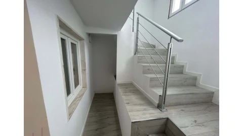 Moradia T9 para Venda em Ajuda