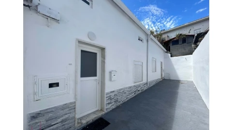 Moradia T9 para Venda em Ajuda