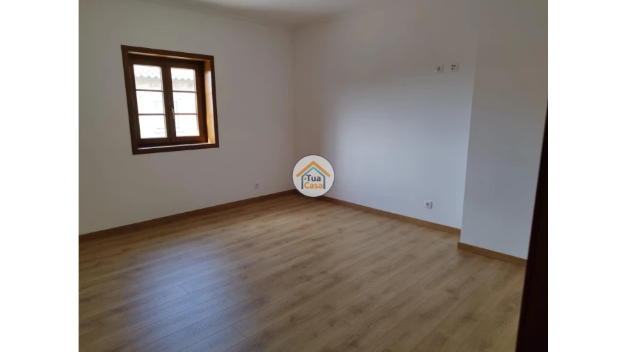 Moradia T3 para Venda em Negreiros e Chavão Foto 8