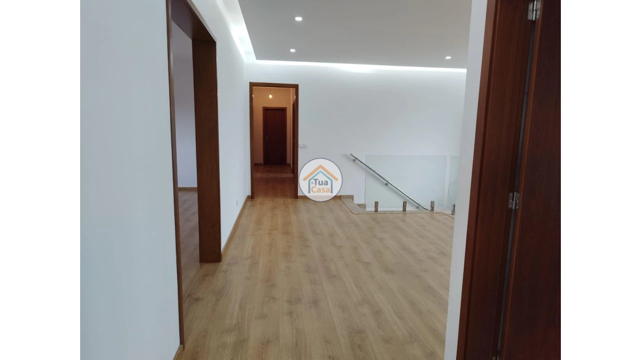 Moradia T3 para Venda em Negreiros e Chavão Foto 13