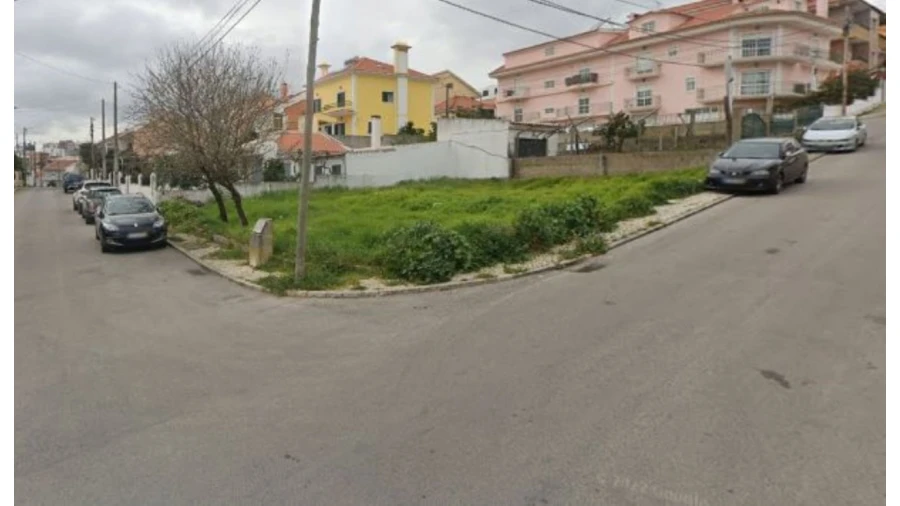 Terreno para Venda em Pontinha e Famões