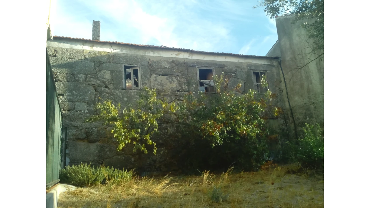 Moradia T0 para Venda em Santiago de Cassurrães e Póvoa de Cervães Foto 3