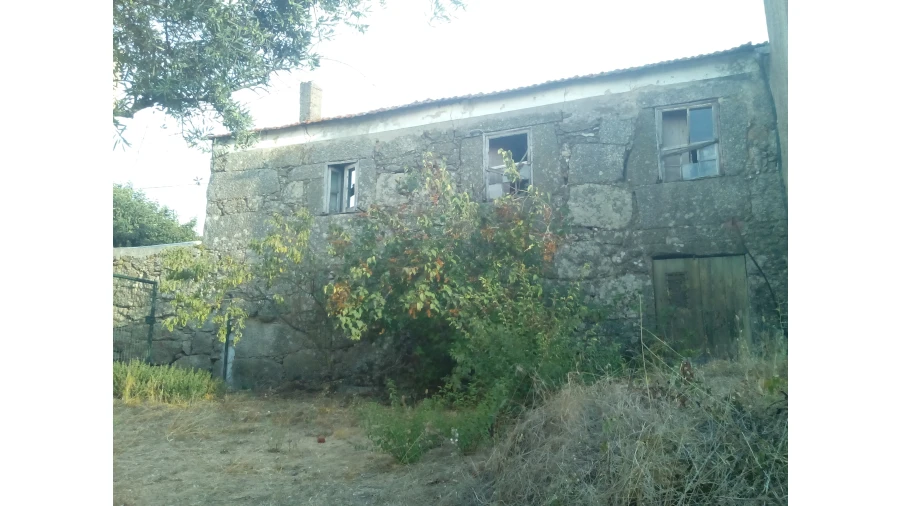 Moradia T0 para Venda em Santiago de Cassurrães e Póvoa de Cervães Foto 1