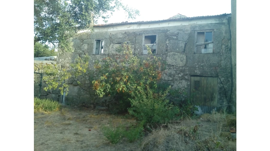 Moradia T0 para Venda em Santiago de Cassurrães e Póvoa de Cervães Foto 2