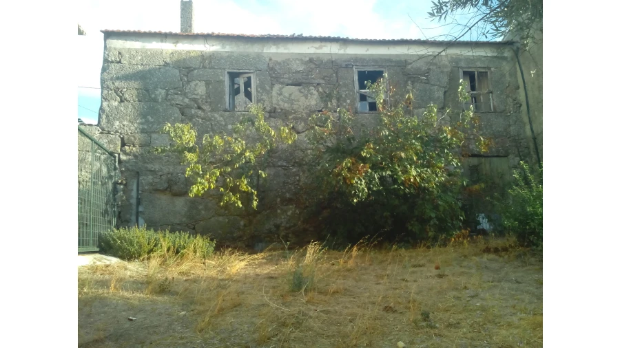 Moradia T0 para Venda em Santiago de Cassurrães e Póvoa de Cervães Foto 4