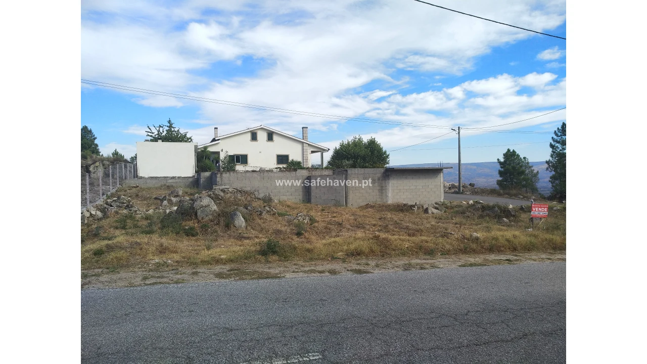 Terreno para Venda em Tavares (Chãs, Várzea e Travanca) Foto 1
