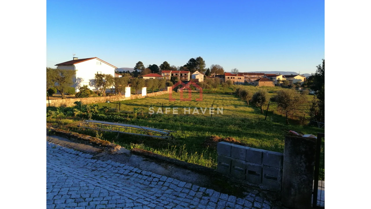 Terreno para Venda em Santiago de Cassurrães e Póvoa de Cervães Foto 1