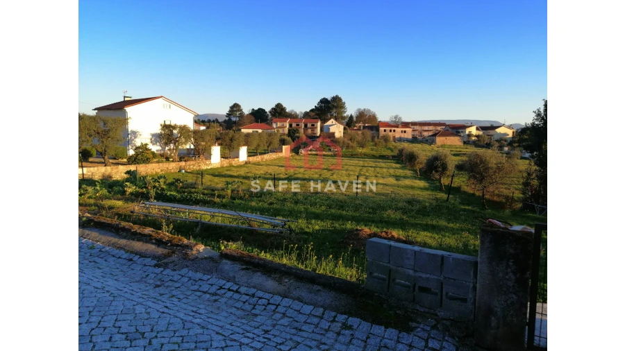 Terreno para Venda em Santiago de Cassurrães e Póvoa de Cervães Foto 1