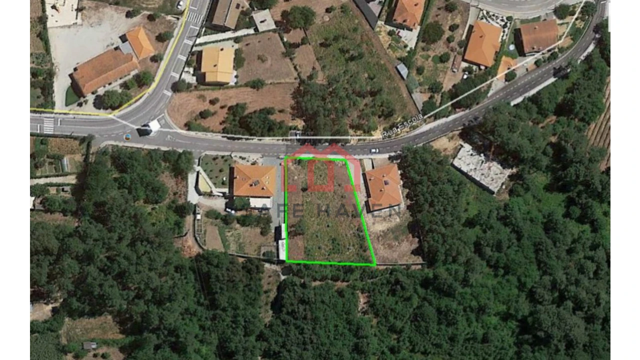 Terreno para Venda em Cavernães Foto 1