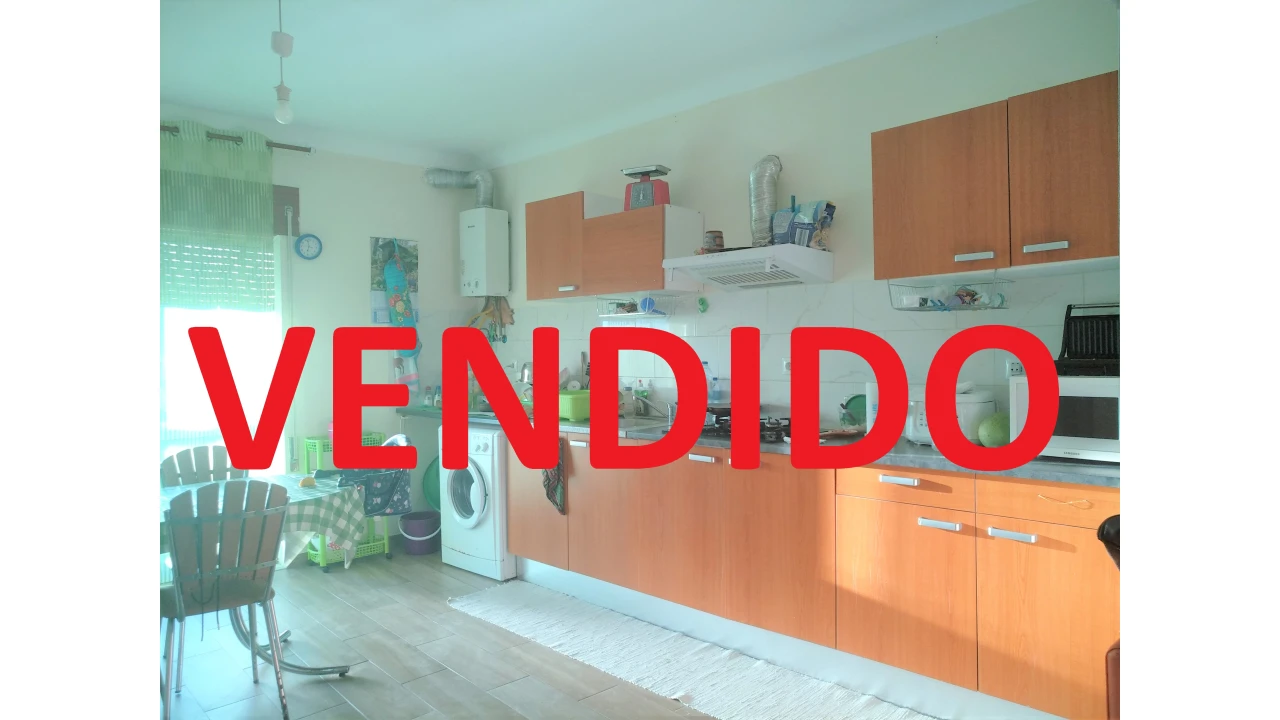 Moradia T5 para Venda em Santiago de Cassurrães e Póvoa de Cervães Foto 1