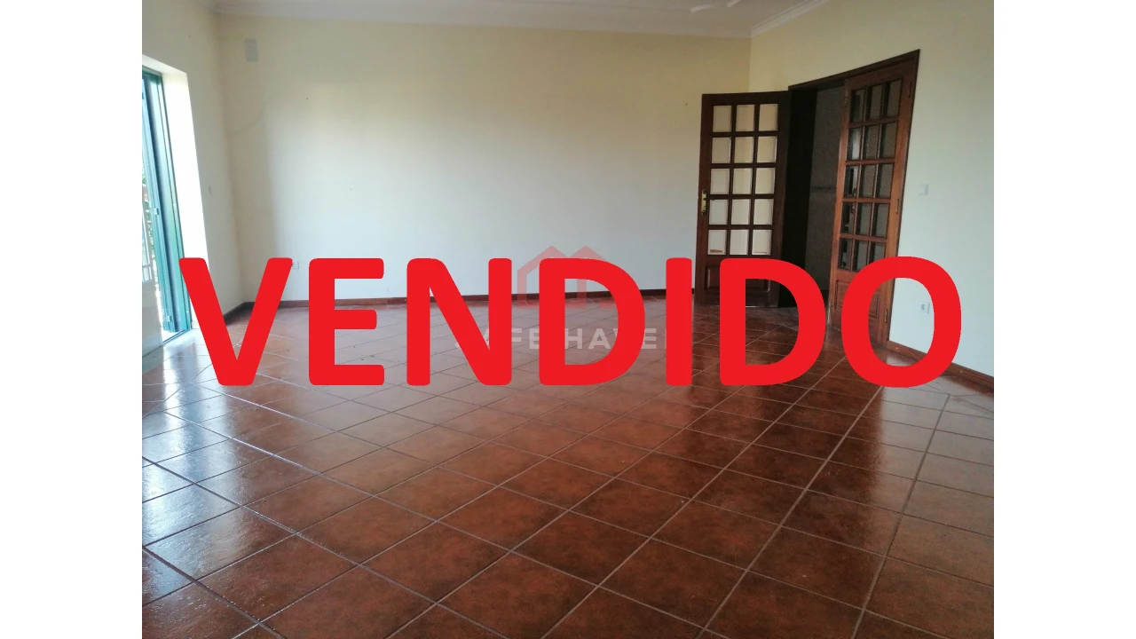 Moradia T3 para Venda em Santiago de Cassurrães e Póvoa de Cervães Foto 1