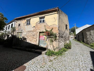 Moradia T0 para Venda em Santiago de Cassurrães e Póvoa de Cervães
