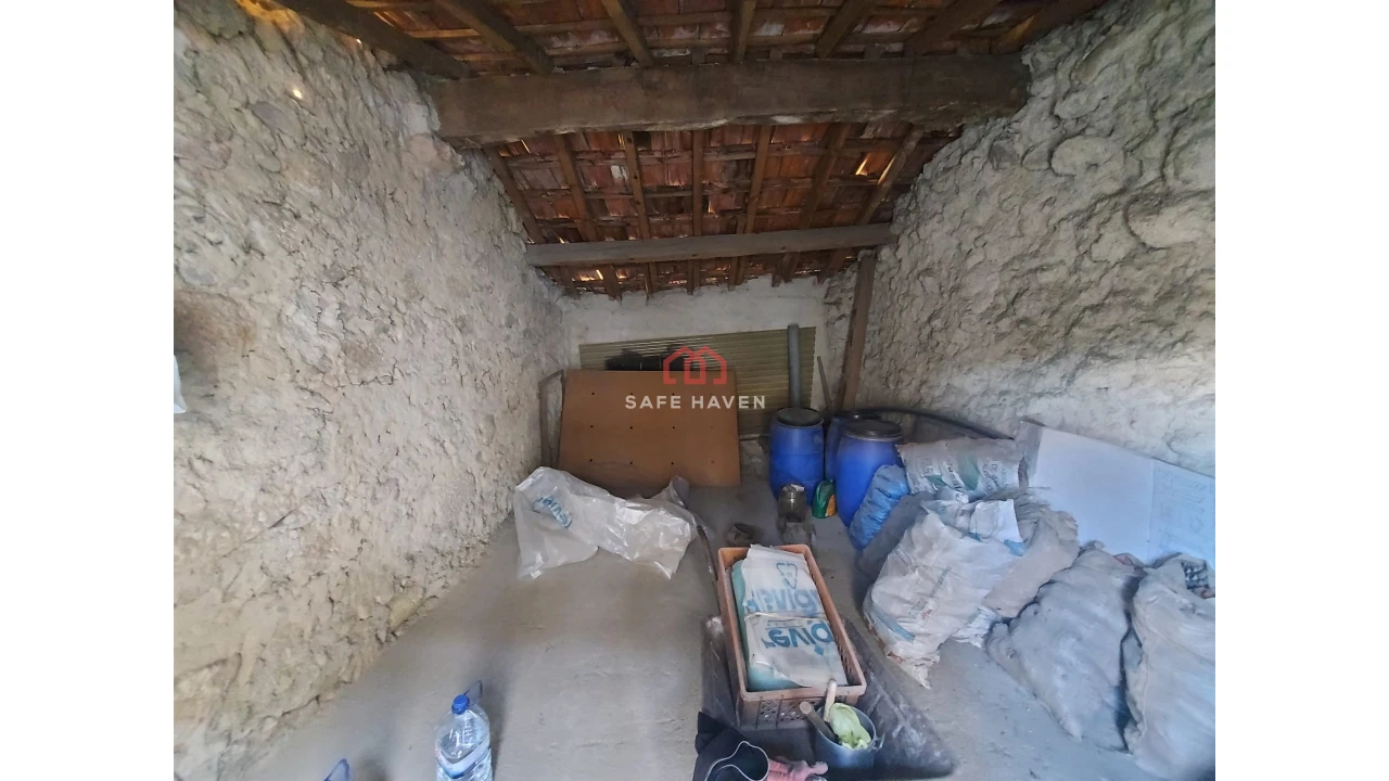 Armazém para Venda em Santiago de Cassurrães e Póvoa de Cervães Foto 6