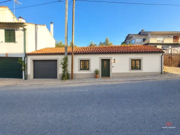 Armazém para Venda em Santiago de Cassurrães e Póvoa de Cervães
