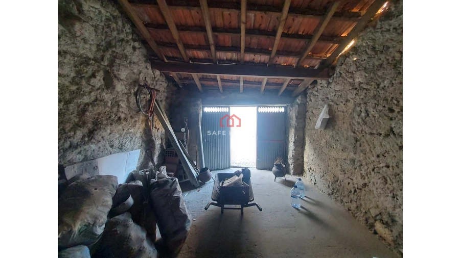 Armazém para Venda em Santiago de Cassurrães e Póvoa de Cervães Foto 5