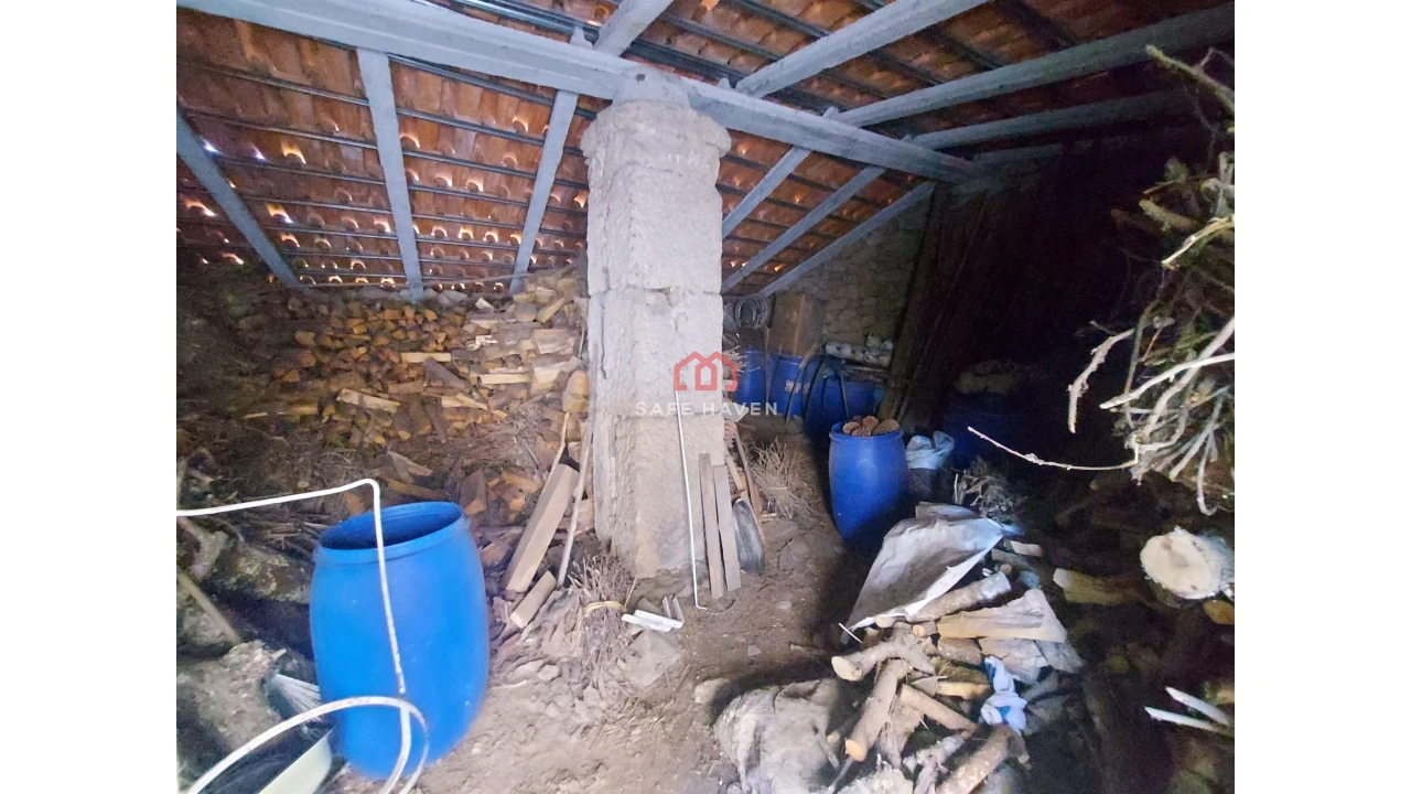 Armazém para Venda em Santiago de Cassurrães e Póvoa de Cervães Foto 4