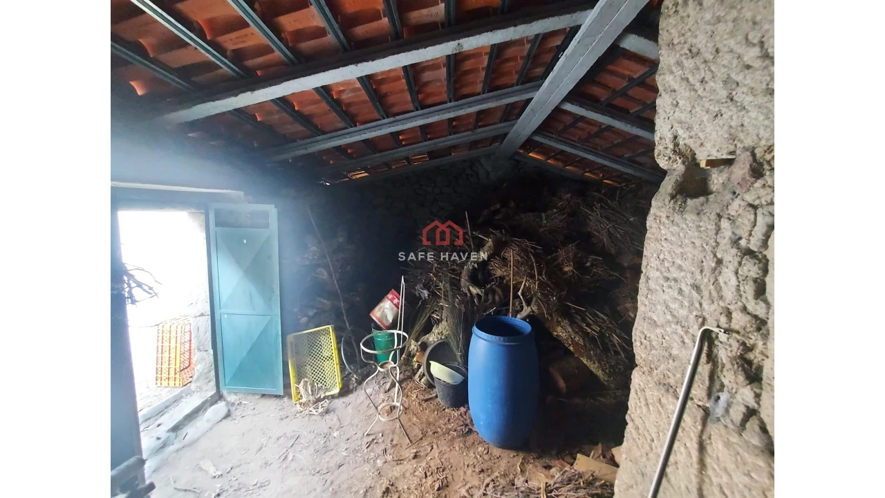 Armazém para Venda em Santiago de Cassurrães e Póvoa de Cervães Foto 3