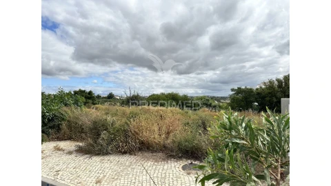 Terreno para Venda em Albufeira e Olhos de Água