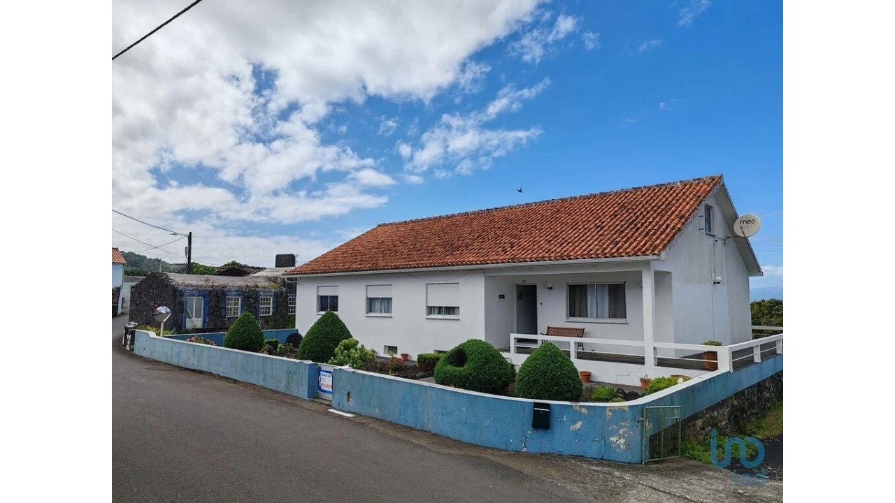 Moradia T3 para Venda em Ribeirinha Foto 1