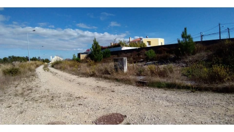 Terreno para Venda em Charneca de Caparica e Sobreda