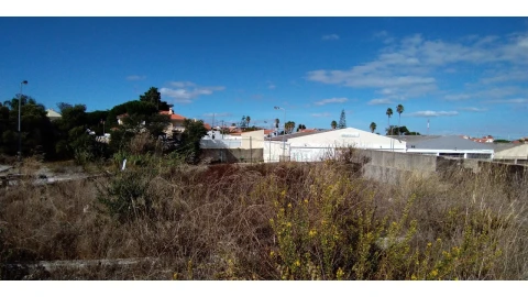 Terreno para Venda em Charneca de Caparica e Sobreda
