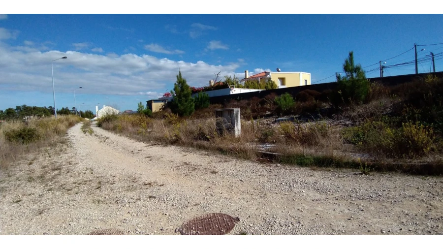 Terreno para Venda em Charneca de Caparica e Sobreda